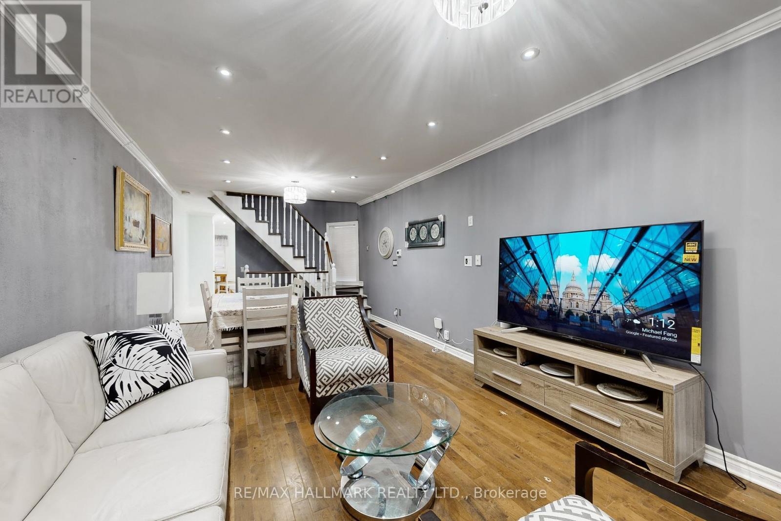 4 King Edward Avenue, Toronto, ON - Indoor Photo Showing Living Room