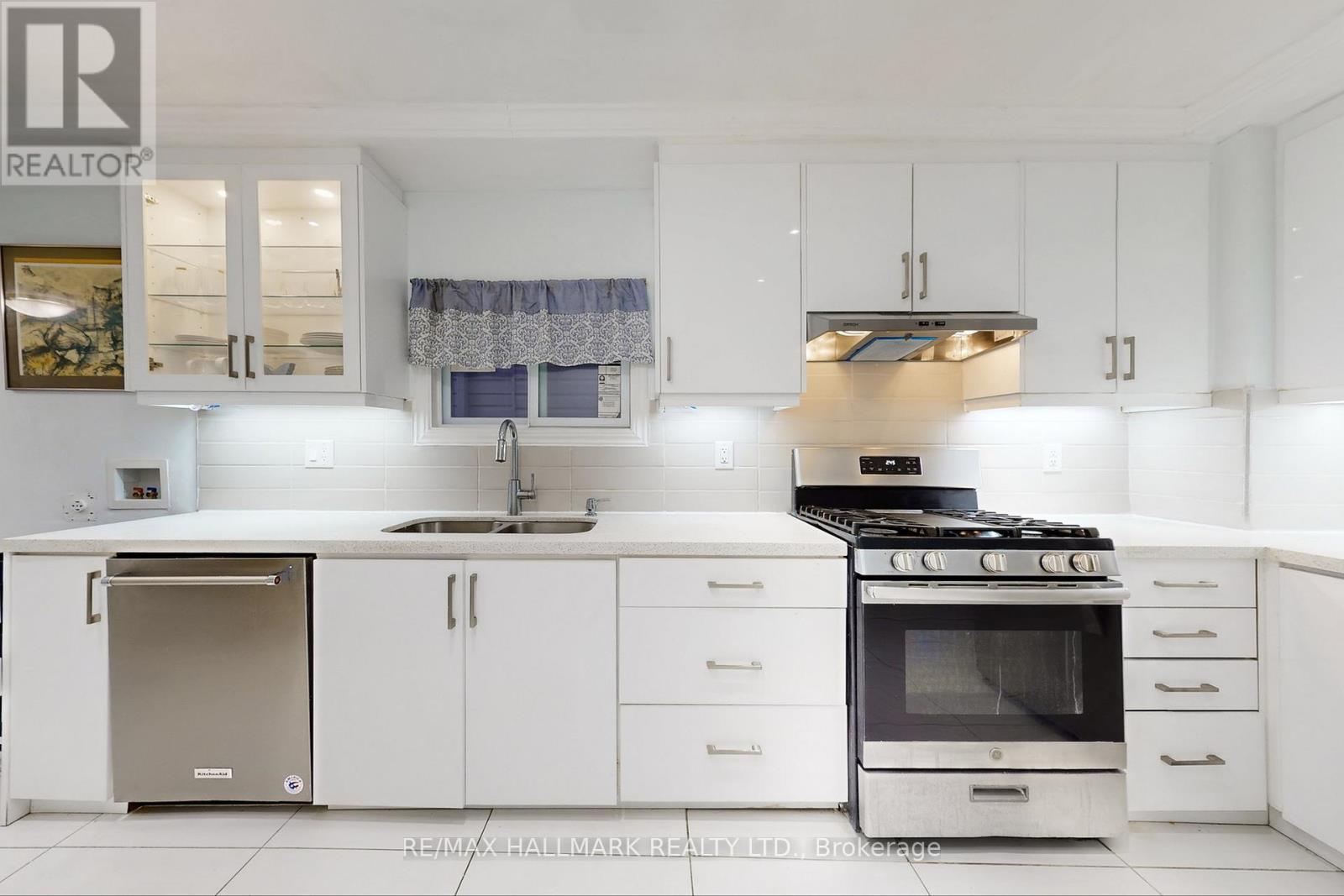 4 King Edward Avenue, Toronto, ON - Indoor Photo Showing Kitchen With Double Sink