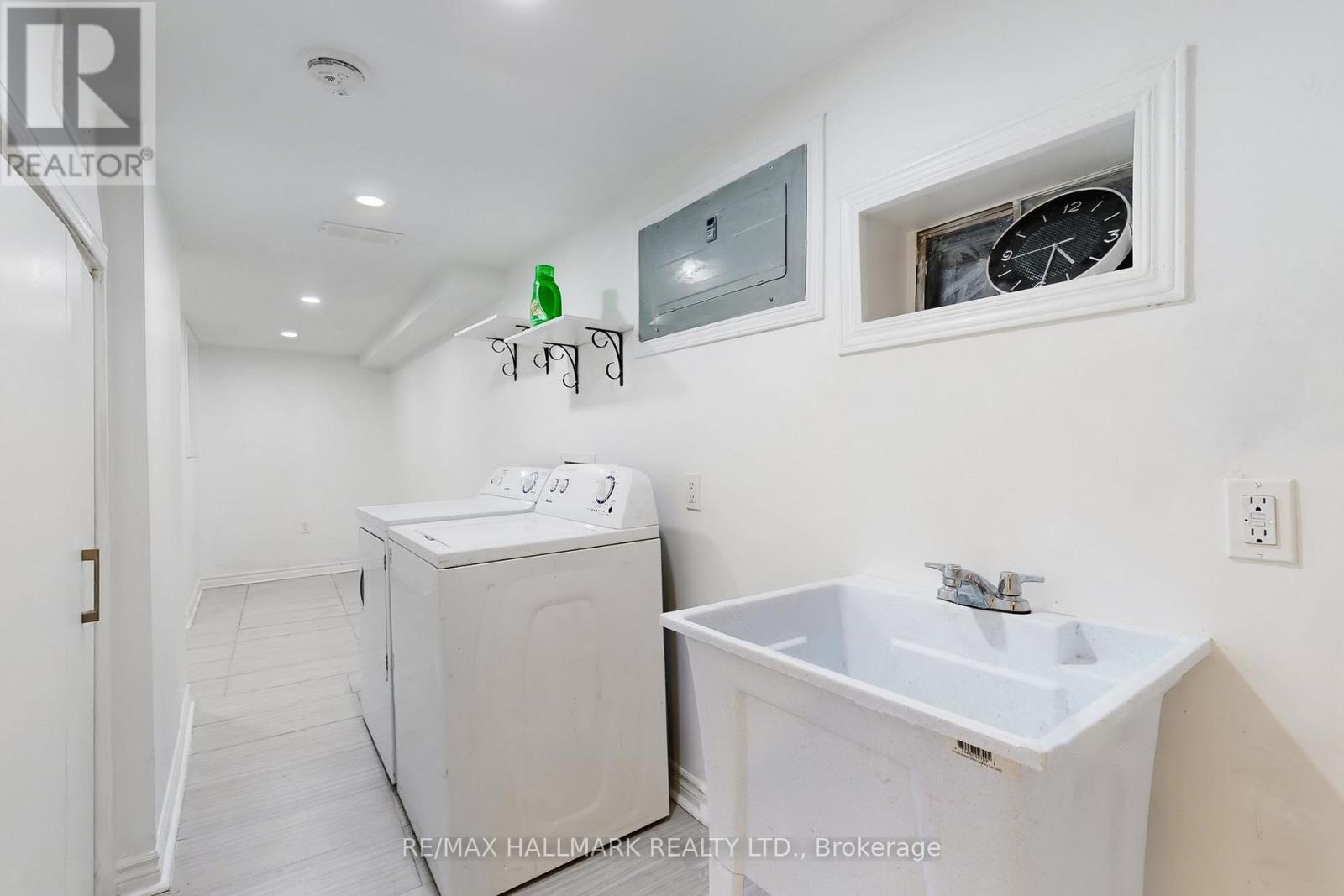 4 King Edward Avenue, Toronto, ON - Indoor Photo Showing Laundry Room