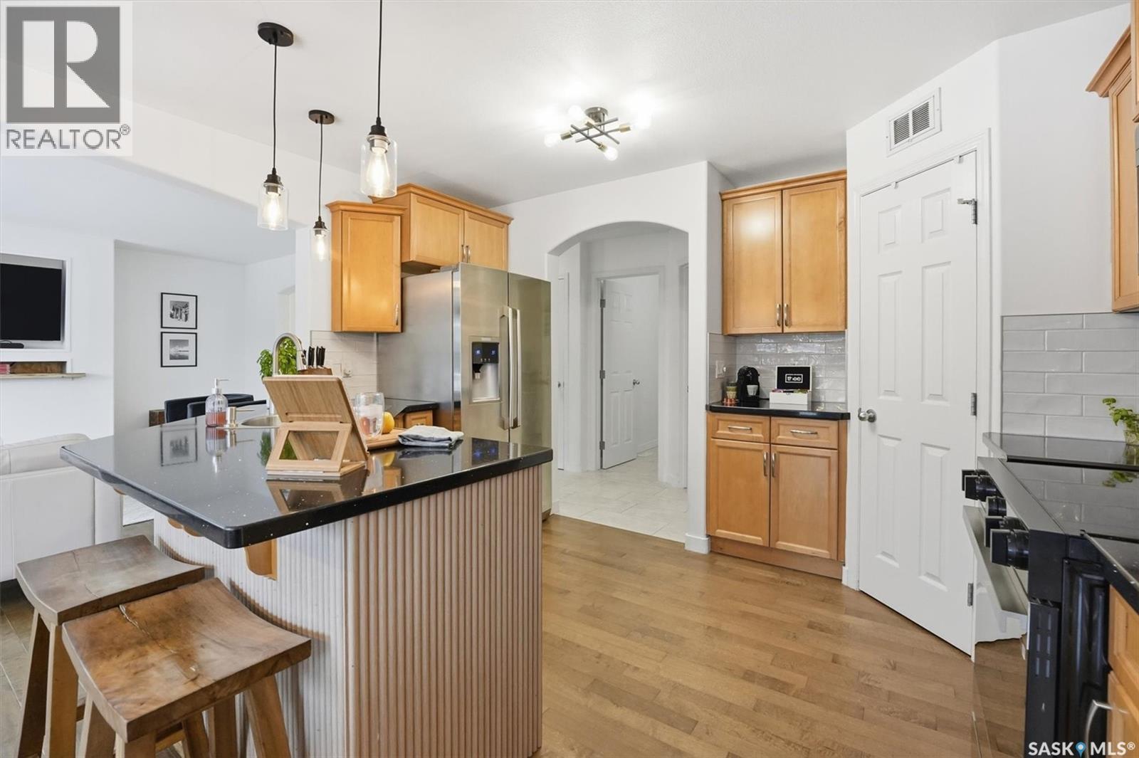 323 Hettle Cove, Saskatoon, SK - Indoor Photo Showing Kitchen