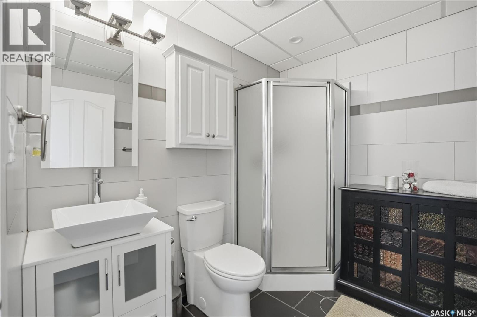 323 Hettle Cove, Saskatoon, SK - Indoor Photo Showing Bathroom