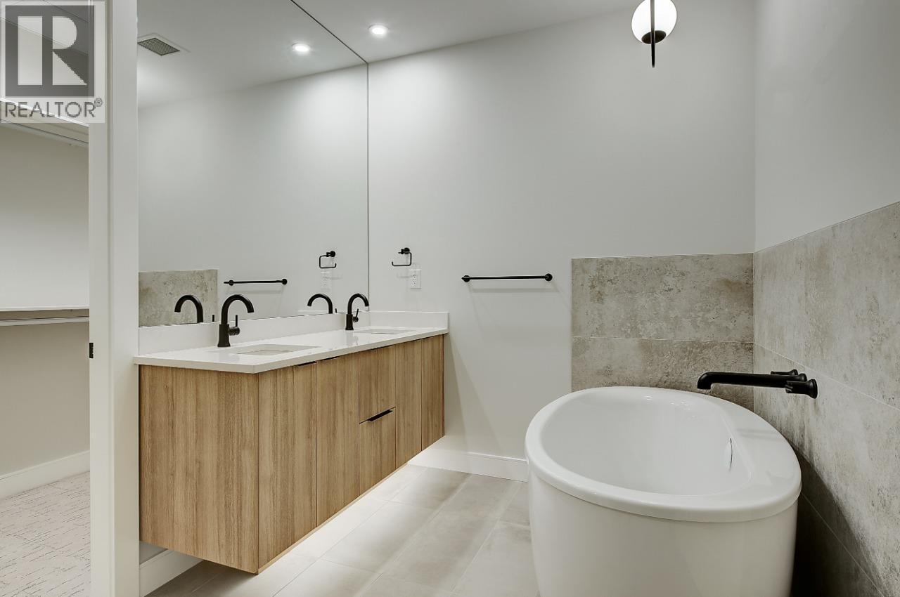 75 Predator Ridge Drive Unit# 205, Vernon, BC - Indoor Photo Showing Bathroom