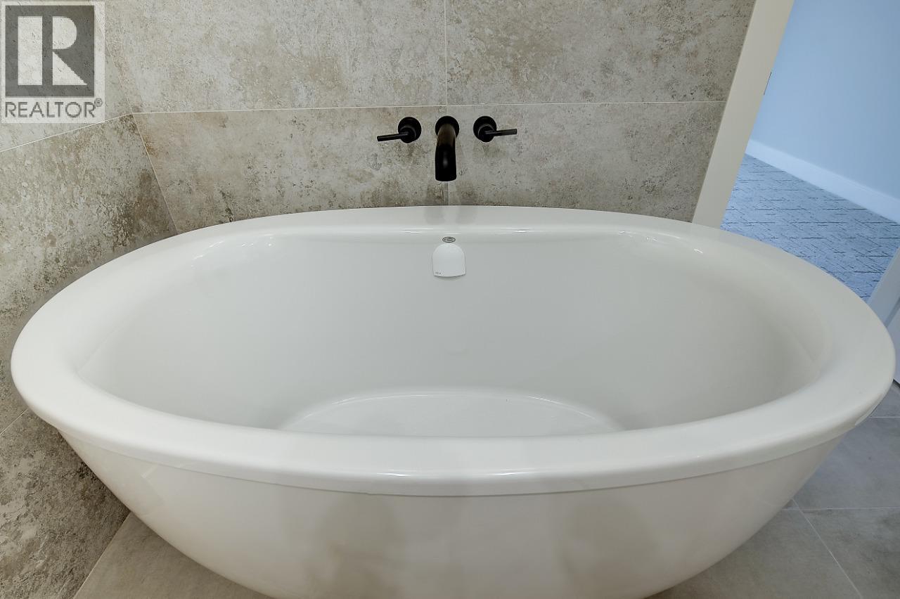 75 Predator Ridge Drive Unit# 205, Vernon, BC - Indoor Photo Showing Bathroom