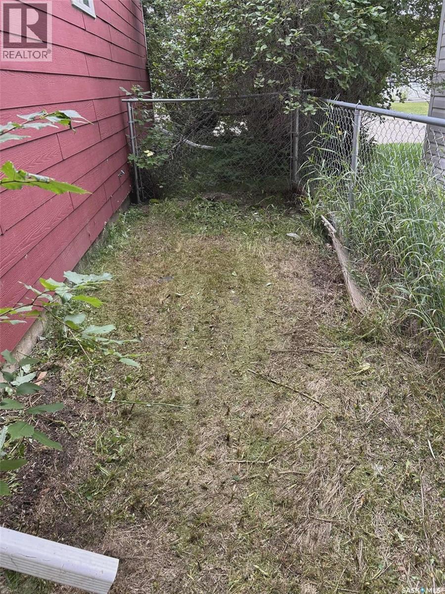 623 St Mary Street, Esterhazy, SK - Outdoor