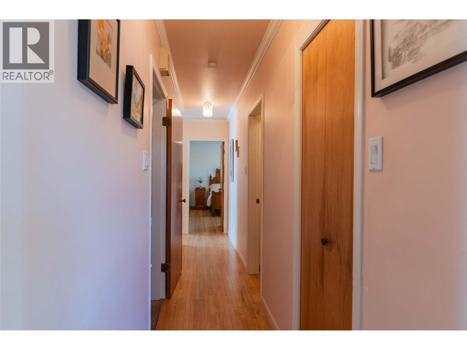 945 Thackeray Street, Warfield, BC - Indoor Photo Showing Other Room