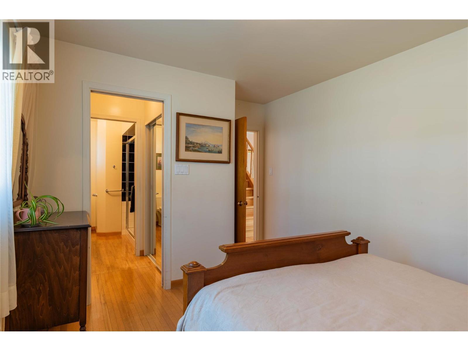 945 Thackeray Street, Warfield, BC - Indoor Photo Showing Bedroom