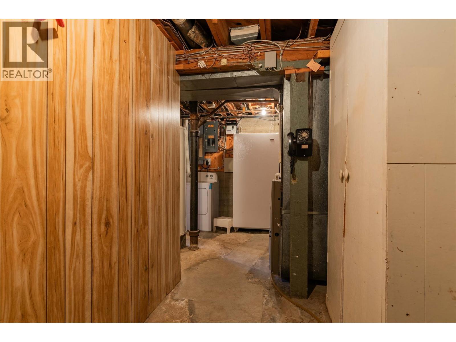 945 Thackeray Street, Warfield, BC - Indoor