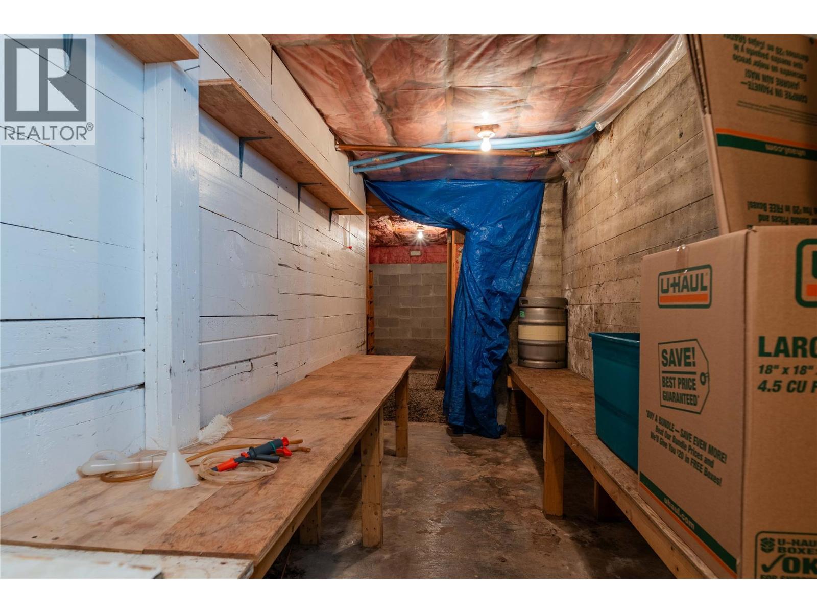 945 Thackeray Street, Warfield, BC - Indoor Photo Showing Basement