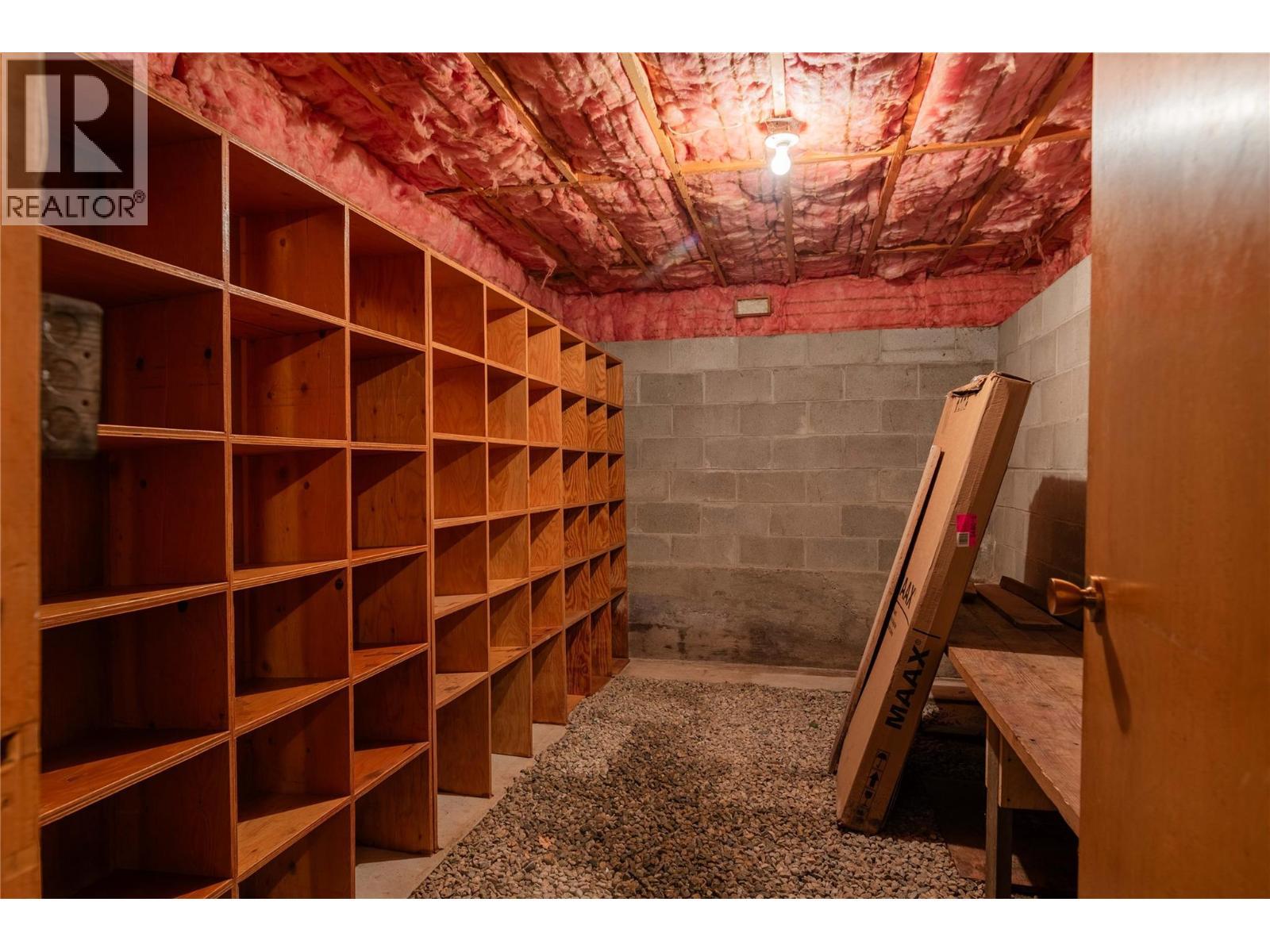 945 Thackeray Street, Warfield, BC - Indoor Photo Showing Other Room