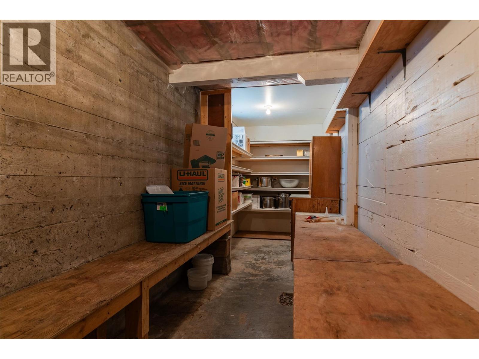 945 Thackeray Street, Warfield, BC - Indoor Photo Showing Other Room