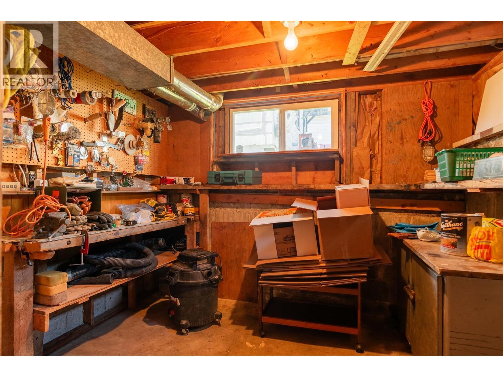 945 Thackeray Street, Warfield, BC - Indoor Photo Showing Other Room