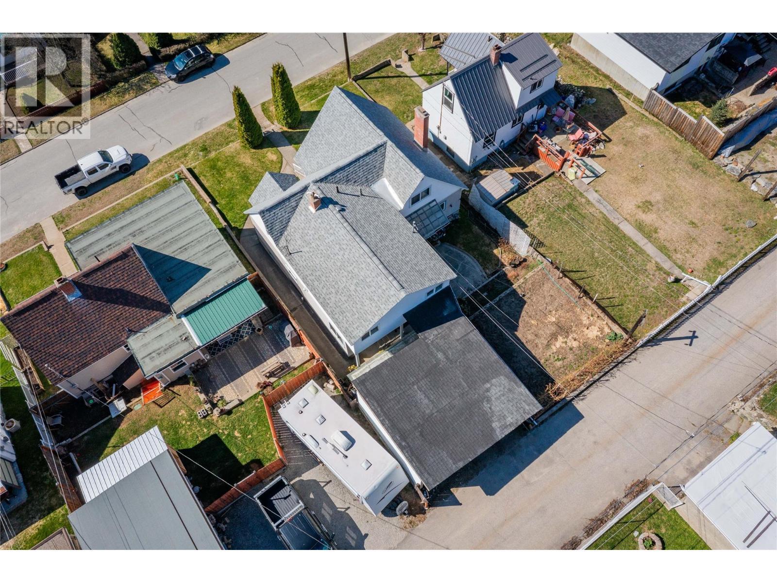 945 Thackeray Street, Warfield, BC - Outdoor With View