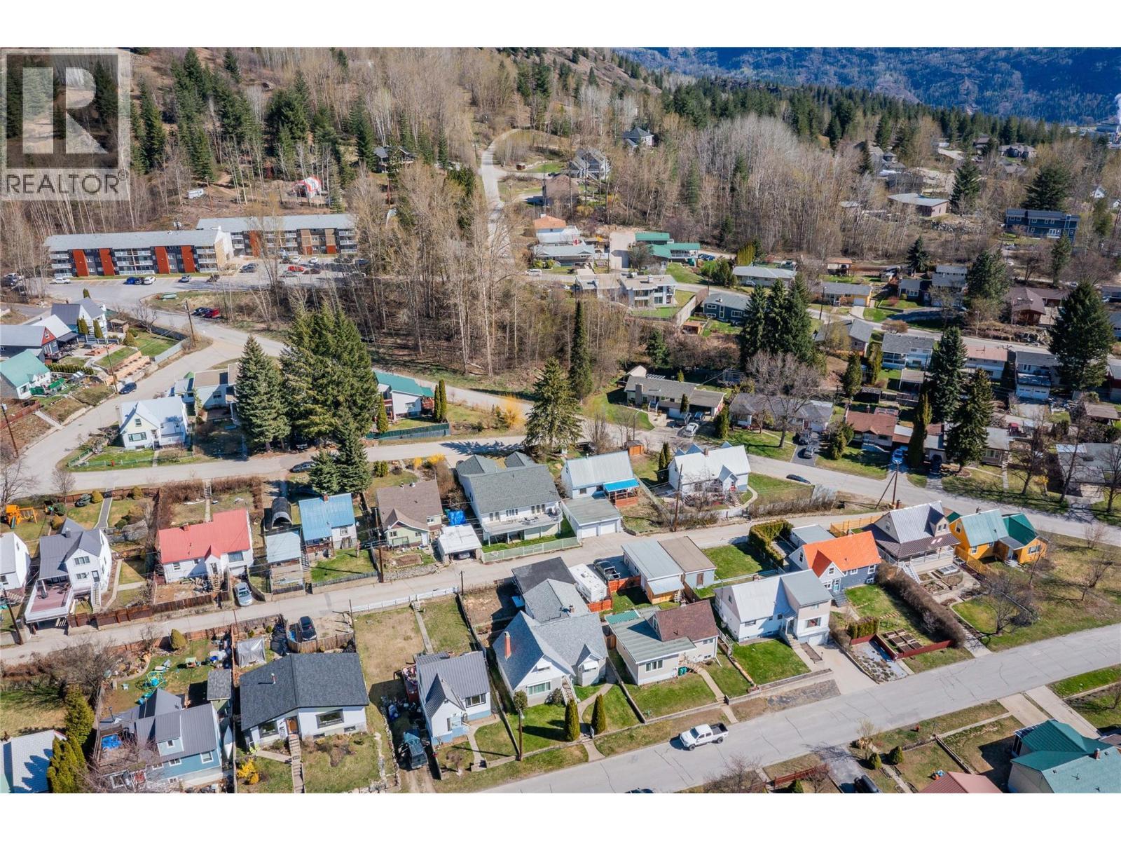 945 Thackeray Street, Warfield, BC - Outdoor With View