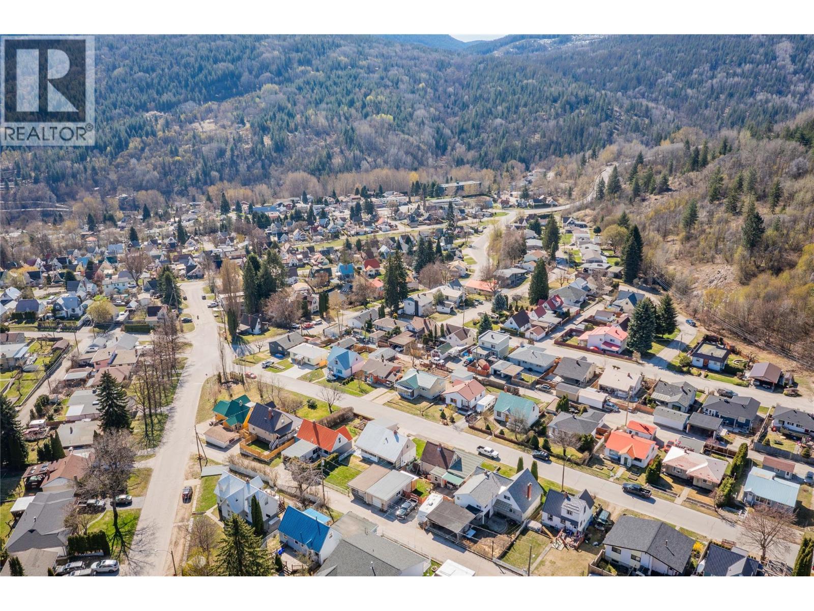 945 Thackeray Street, Warfield, BC - Outdoor With View