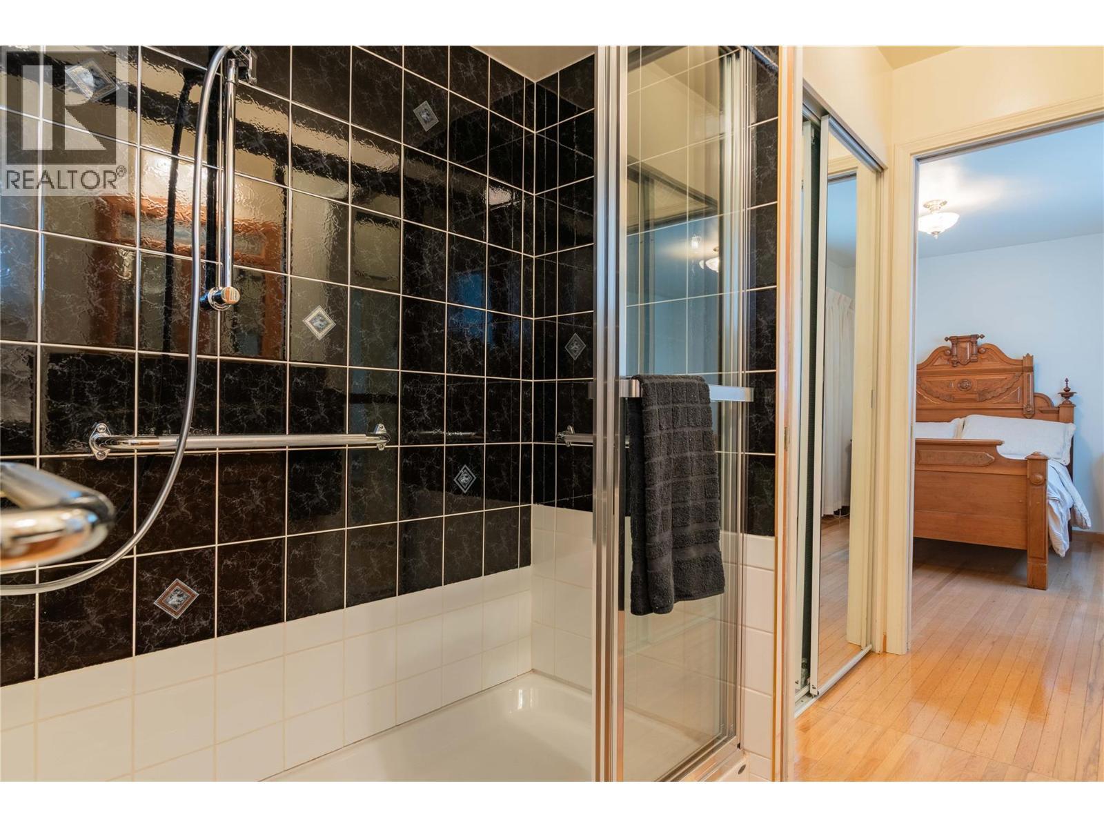 945 Thackeray Street, Warfield, BC - Indoor