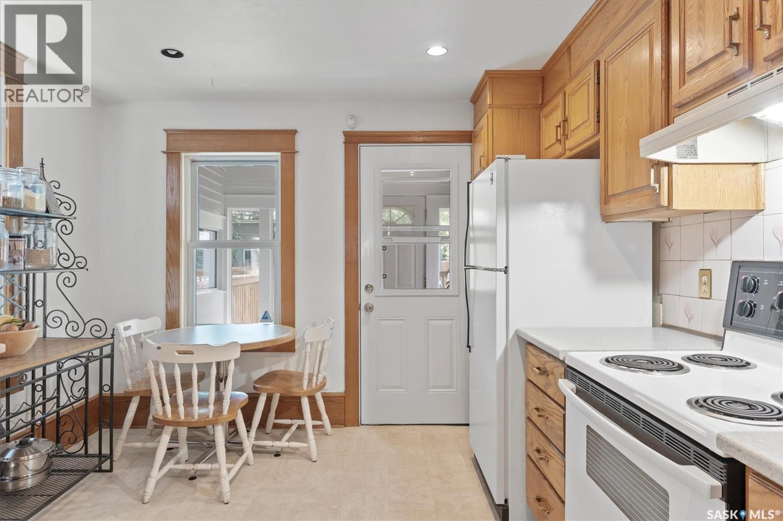 1018 Aird Street, Saskatoon, SK - Indoor Photo Showing Kitchen