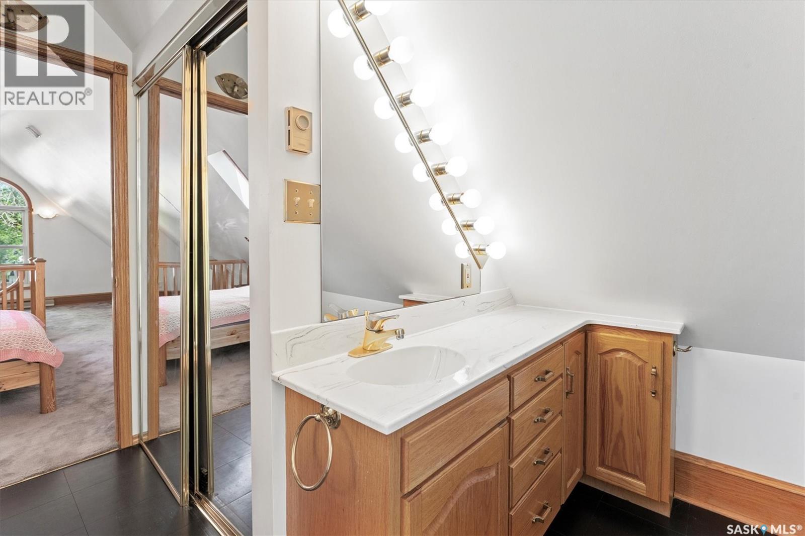 1018 Aird Street, Saskatoon, SK - Indoor Photo Showing Bathroom