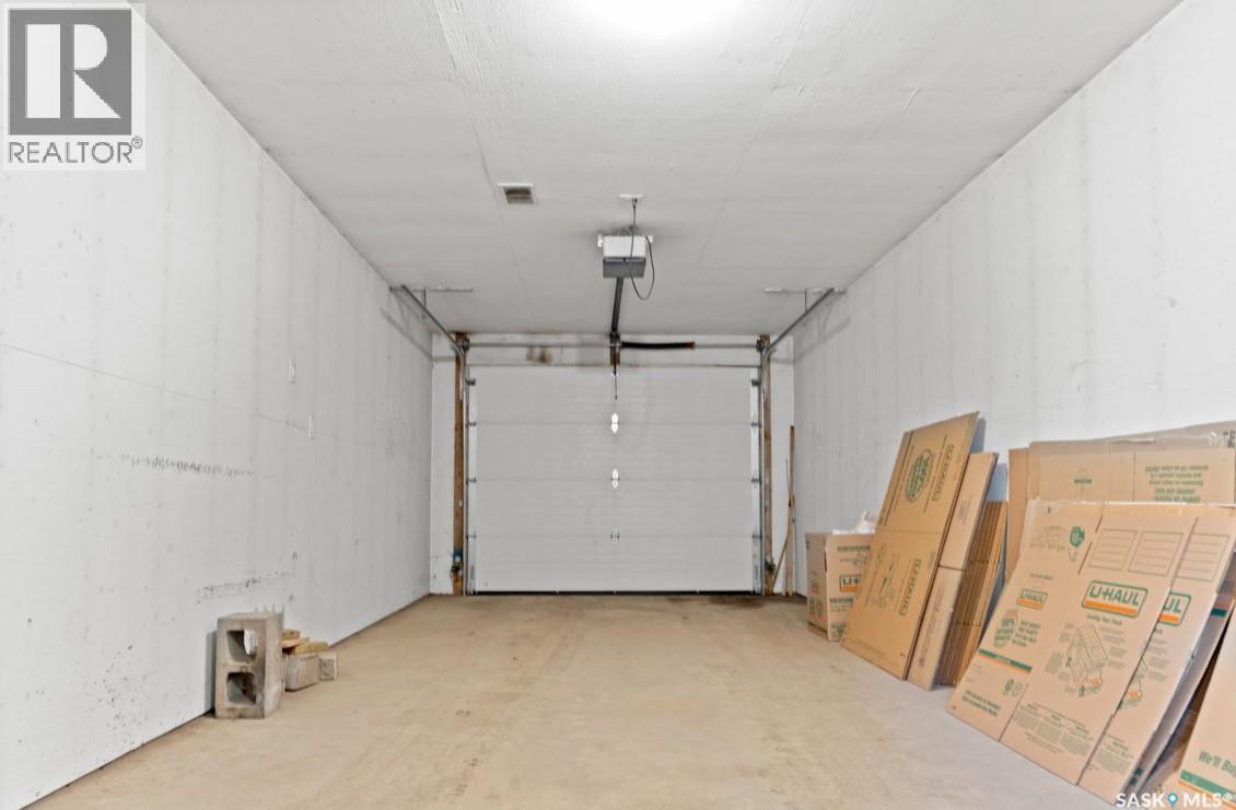 1018 Aird Street, Saskatoon, SK - Indoor Photo Showing Garage