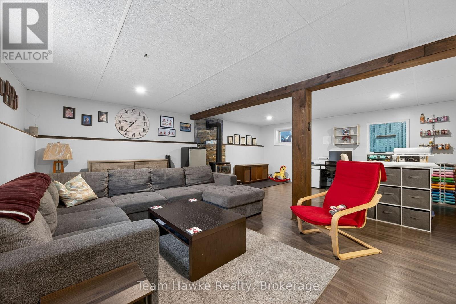 50 Laurier Boulevard, Tiny, ON - Indoor Photo Showing Living Room