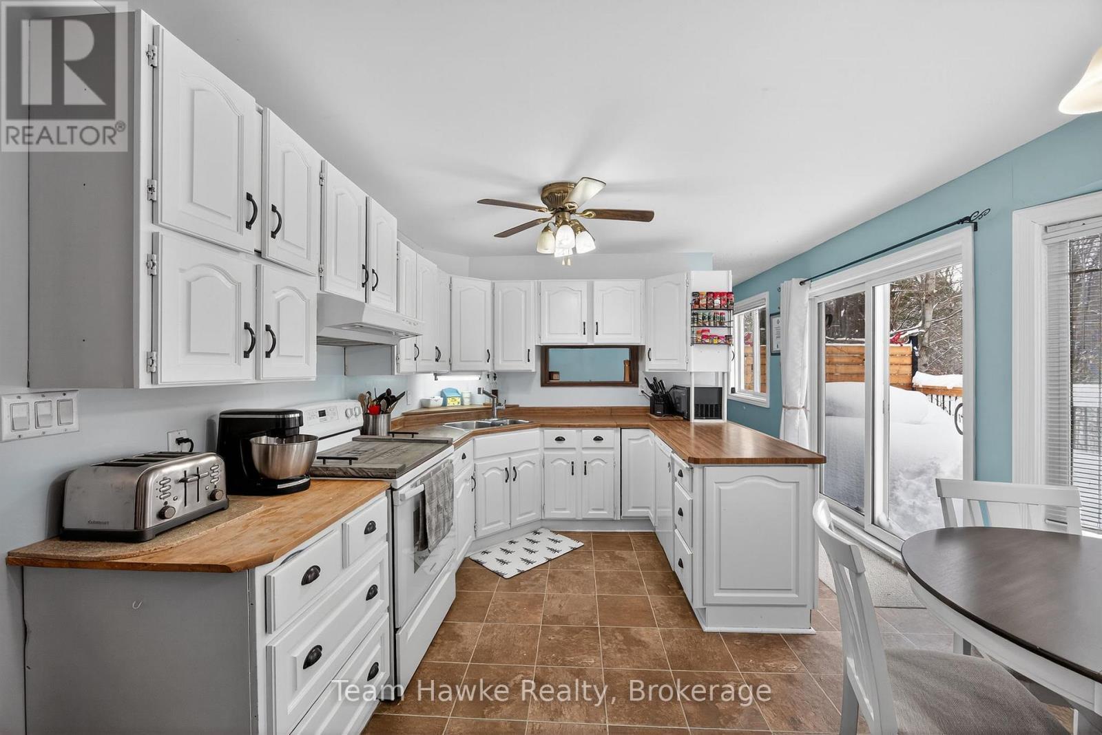 50 Laurier Boulevard, Tiny, ON - Indoor Photo Showing Kitchen