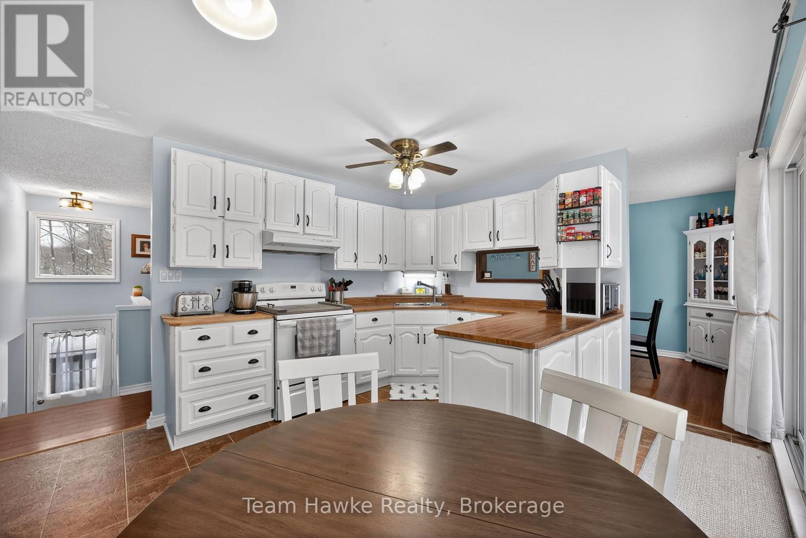 50 Laurier Boulevard, Tiny, ON - Indoor Photo Showing Kitchen