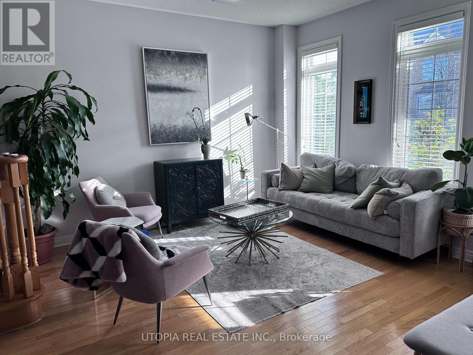 5405 Festival Drive, Mississauga, ON - Indoor Photo Showing Living Room With Fireplace
