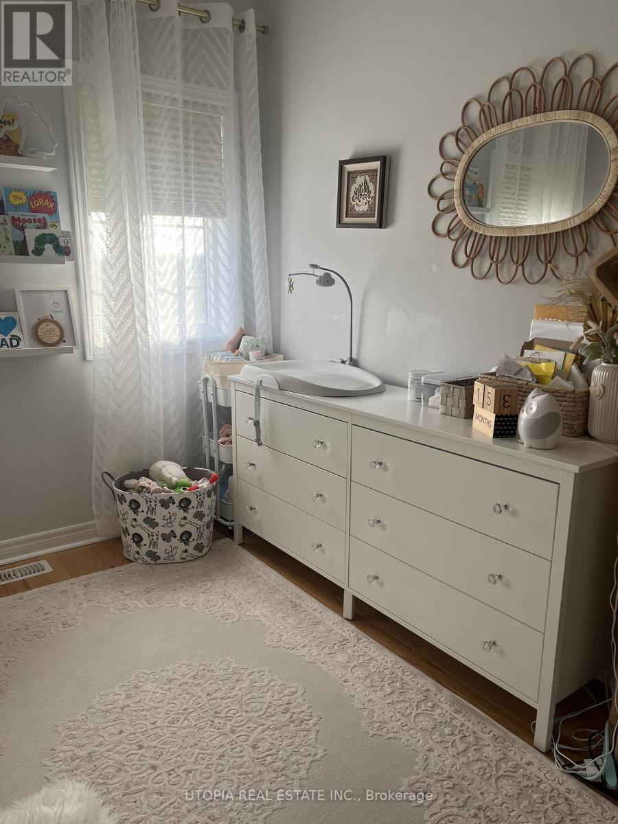 5405 Festival Drive, Mississauga, ON - Indoor Photo Showing Bedroom