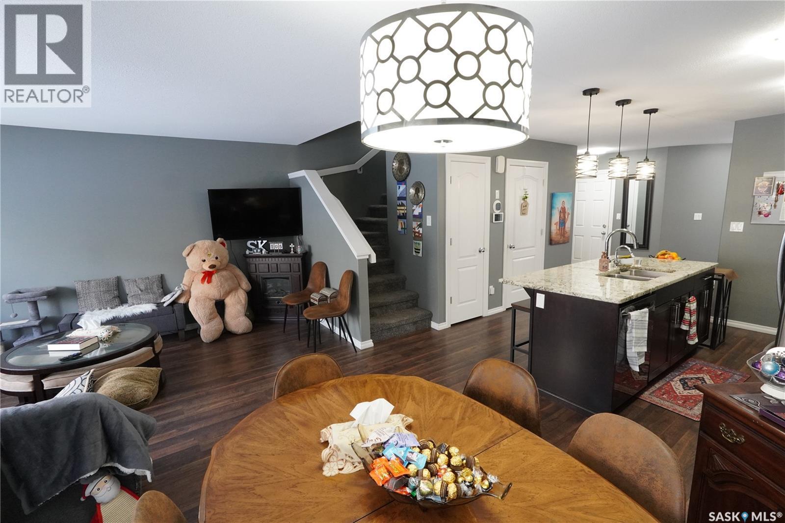 4514 Harbour Village Way, Regina, SK - Indoor Photo Showing Dining Room