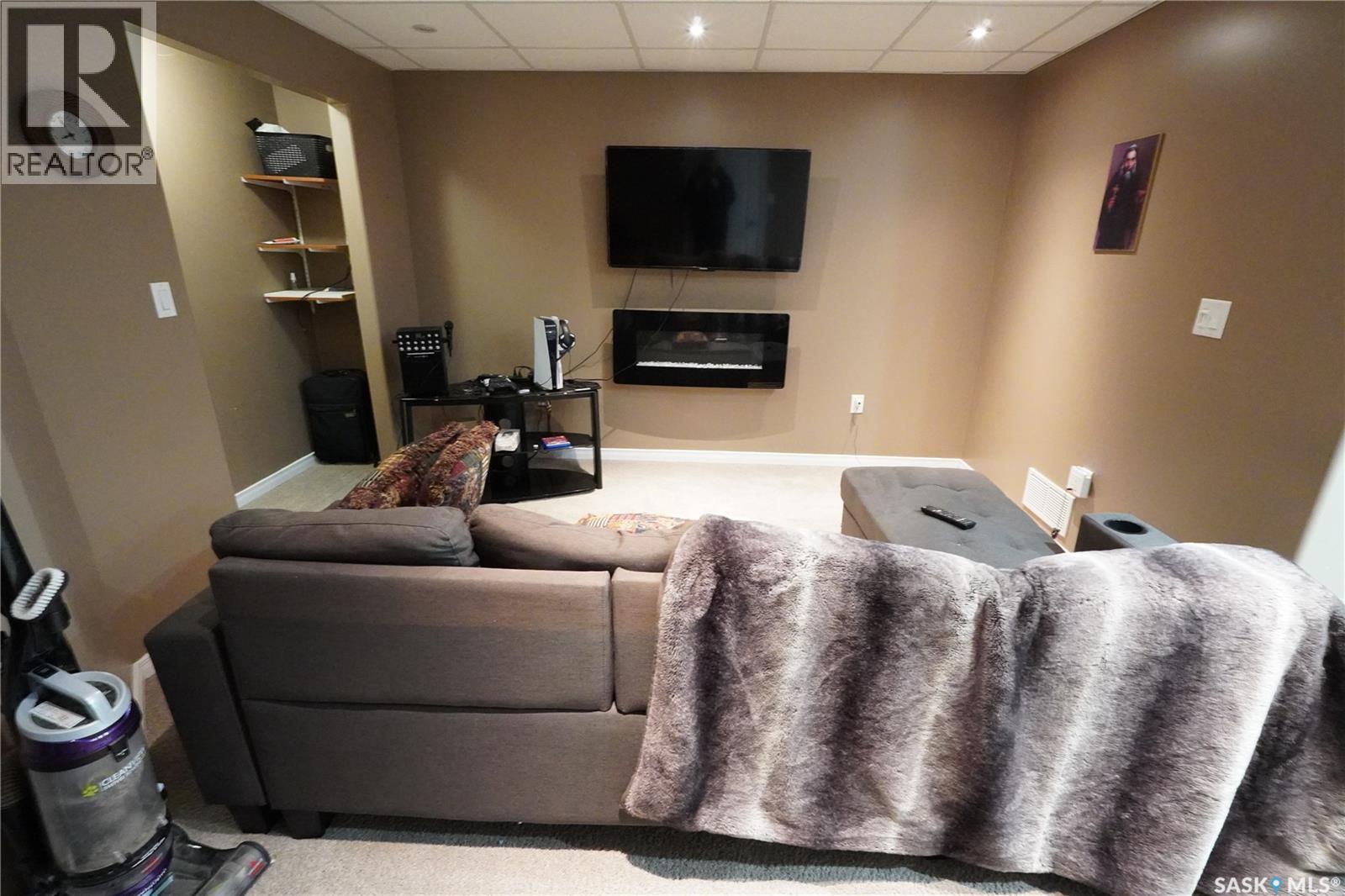 4514 Harbour Village Way, Regina, SK - Indoor With Fireplace