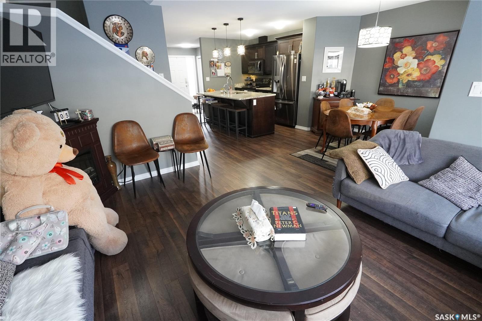4514 Harbour Village Way, Regina, SK - Indoor Photo Showing Living Room
