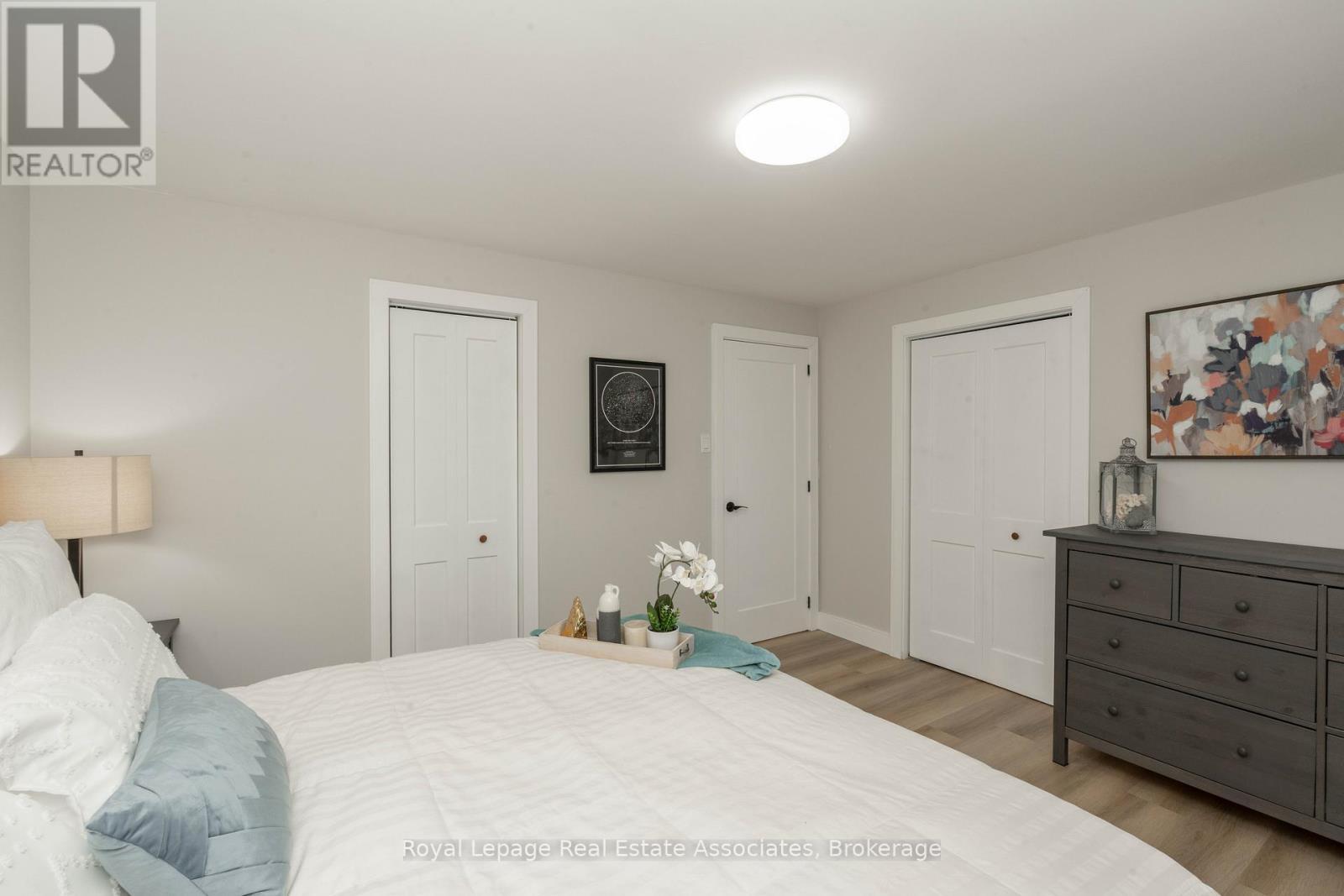51 Delmar Drive, Hamilton, ON - Indoor Photo Showing Bedroom
