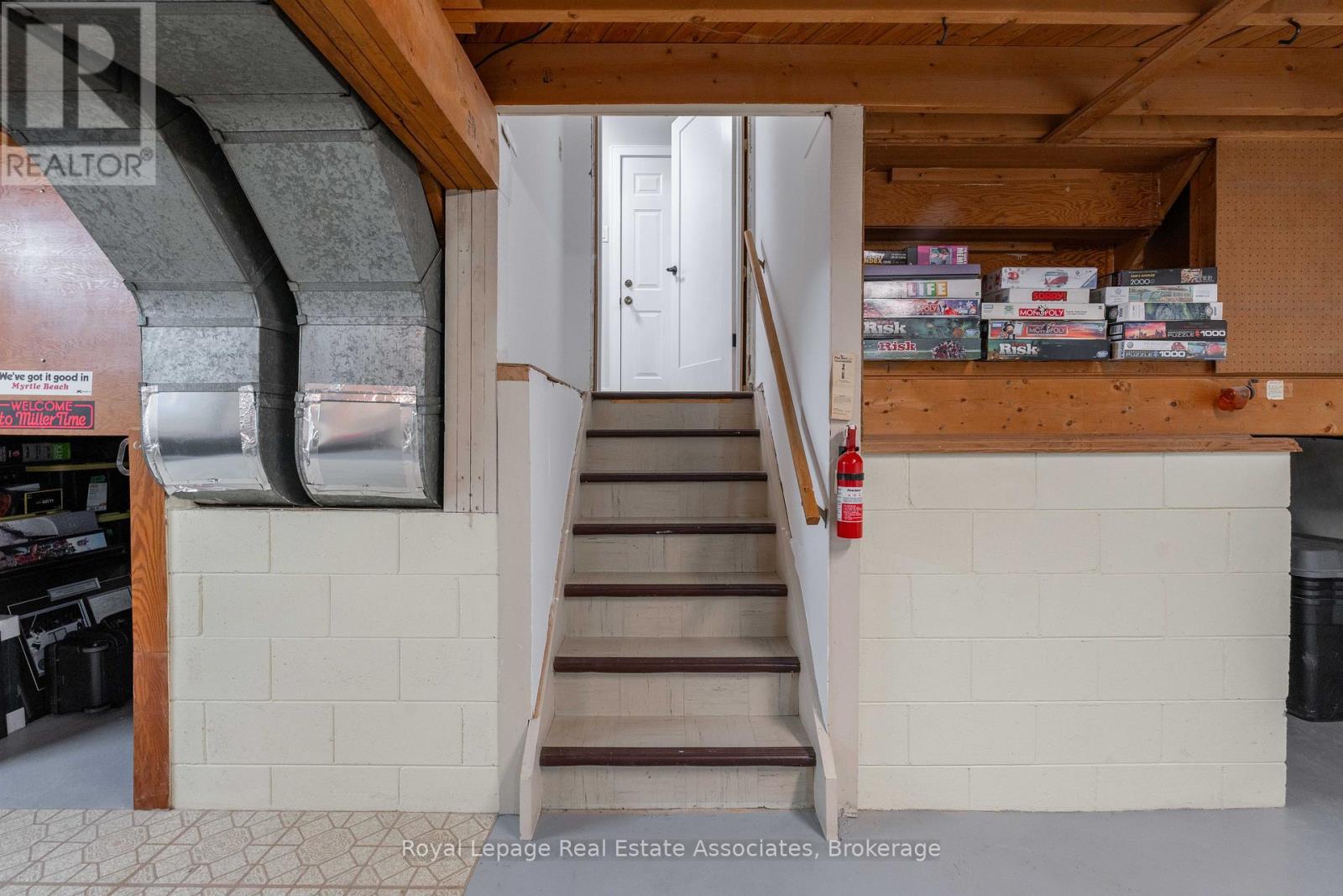 51 Delmar Drive, Hamilton, ON - Indoor Photo Showing Other Room