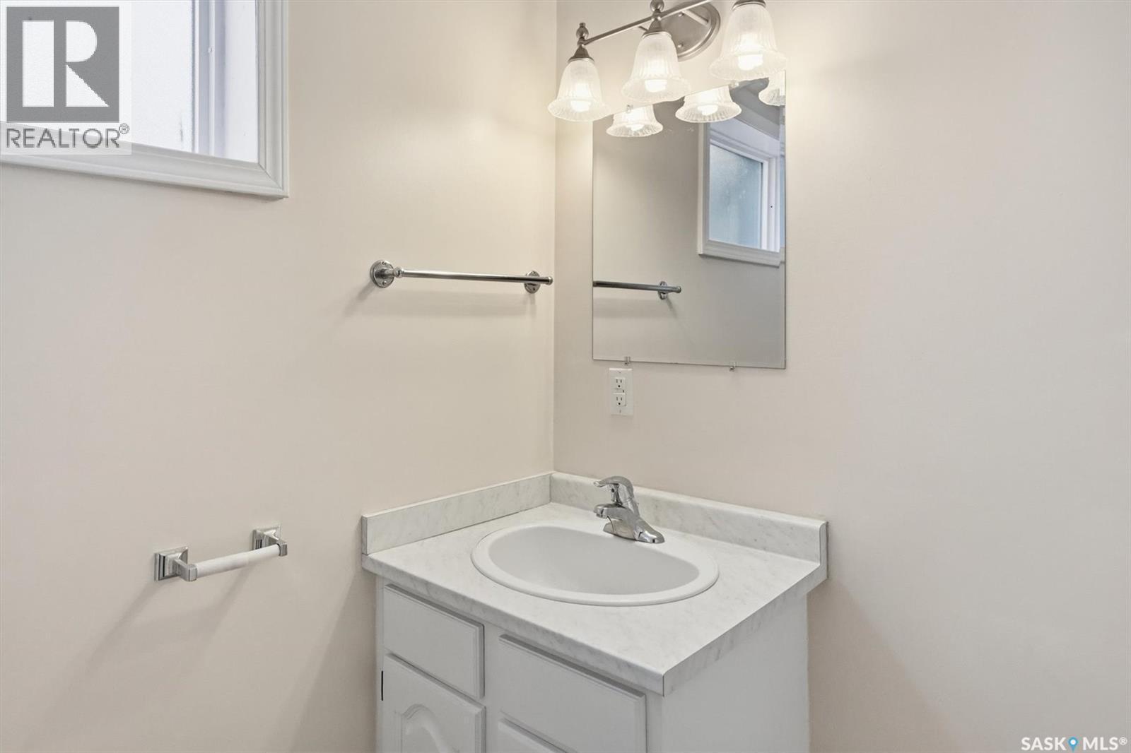 2126 William Avenue, Saskatoon, SK - Indoor Photo Showing Bathroom