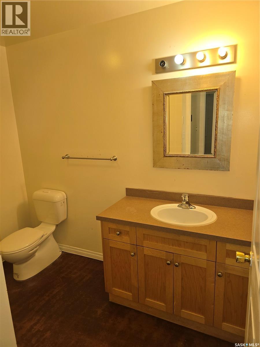 924 Montague Street, Regina, SK - Indoor Photo Showing Bathroom
