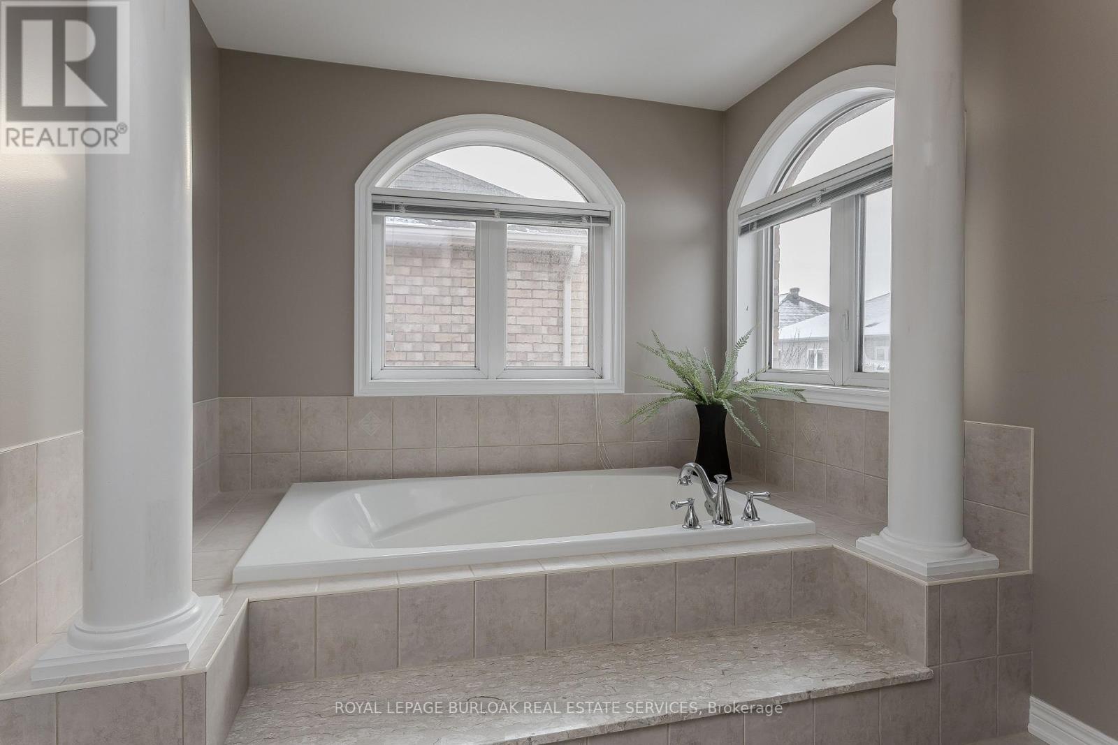 3322 Stoneware Road, Burlington, ON - Indoor Photo Showing Bathroom