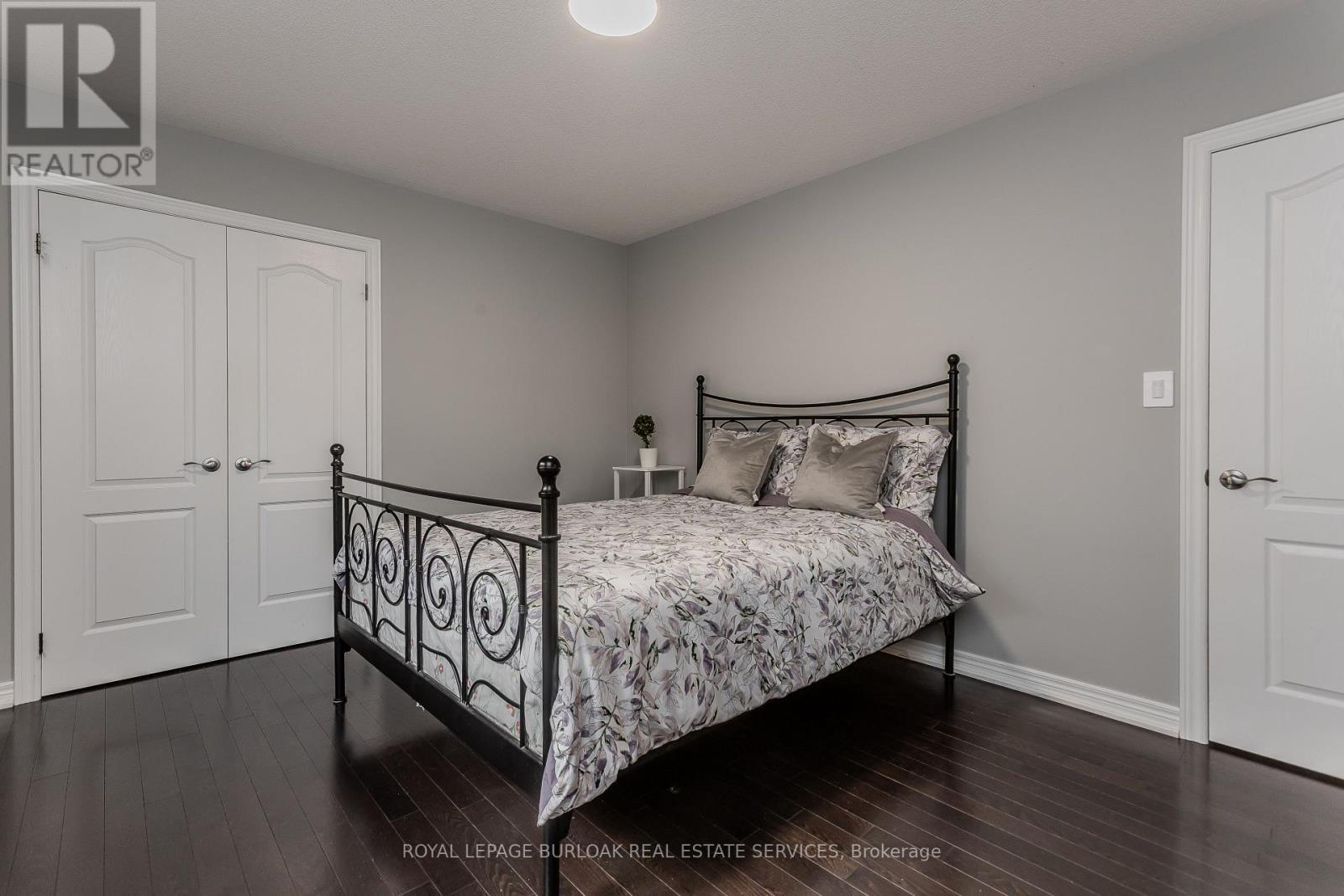 3322 Stoneware Road, Burlington, ON - Indoor Photo Showing Bedroom