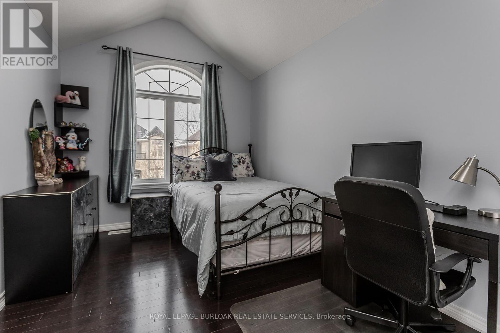 3322 Stoneware Road, Burlington, ON - Indoor Photo Showing Bedroom
