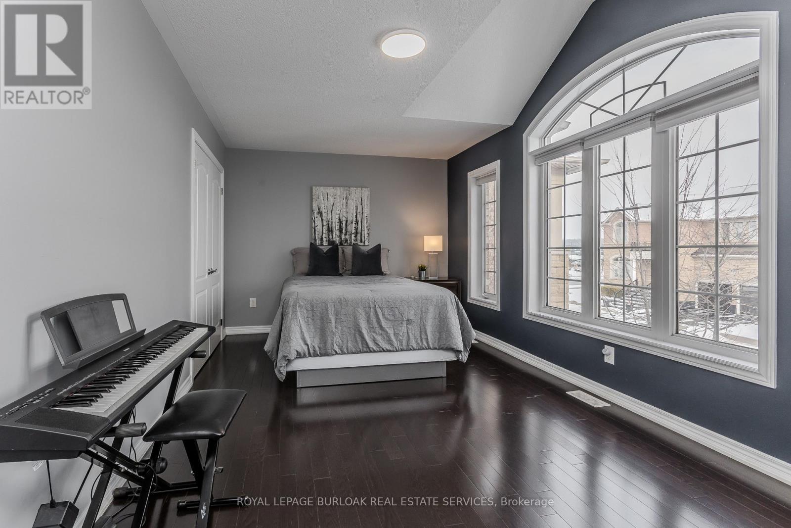 3322 Stoneware Road, Burlington, ON - Indoor Photo Showing Bedroom