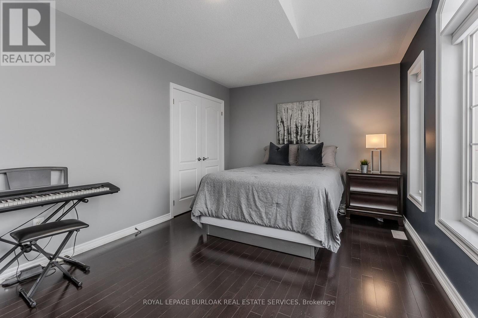 3322 Stoneware Road, Burlington, ON - Indoor Photo Showing Bedroom