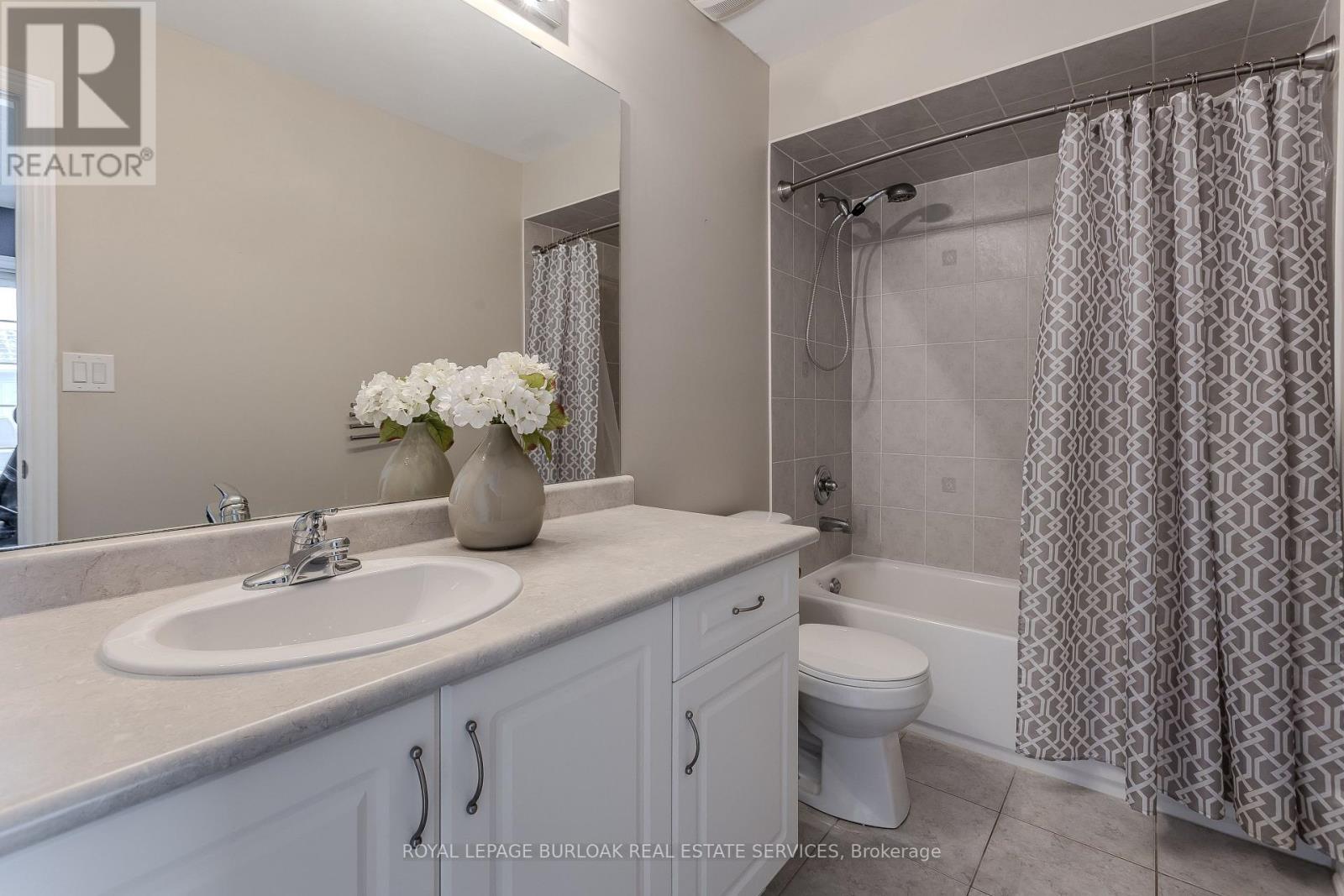 3322 Stoneware Road, Burlington, ON - Indoor Photo Showing Bathroom