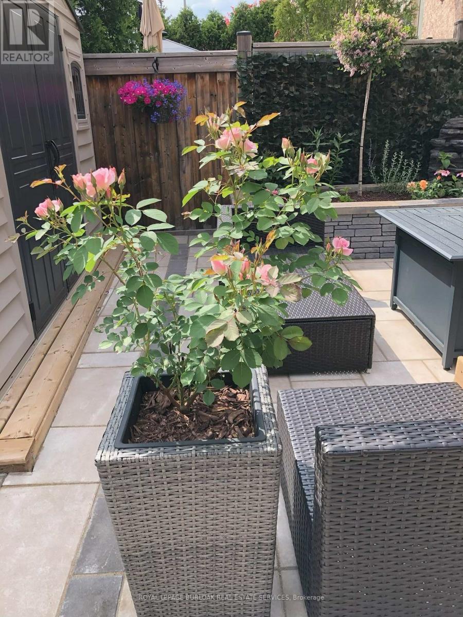 3322 Stoneware Road, Burlington, ON - Outdoor