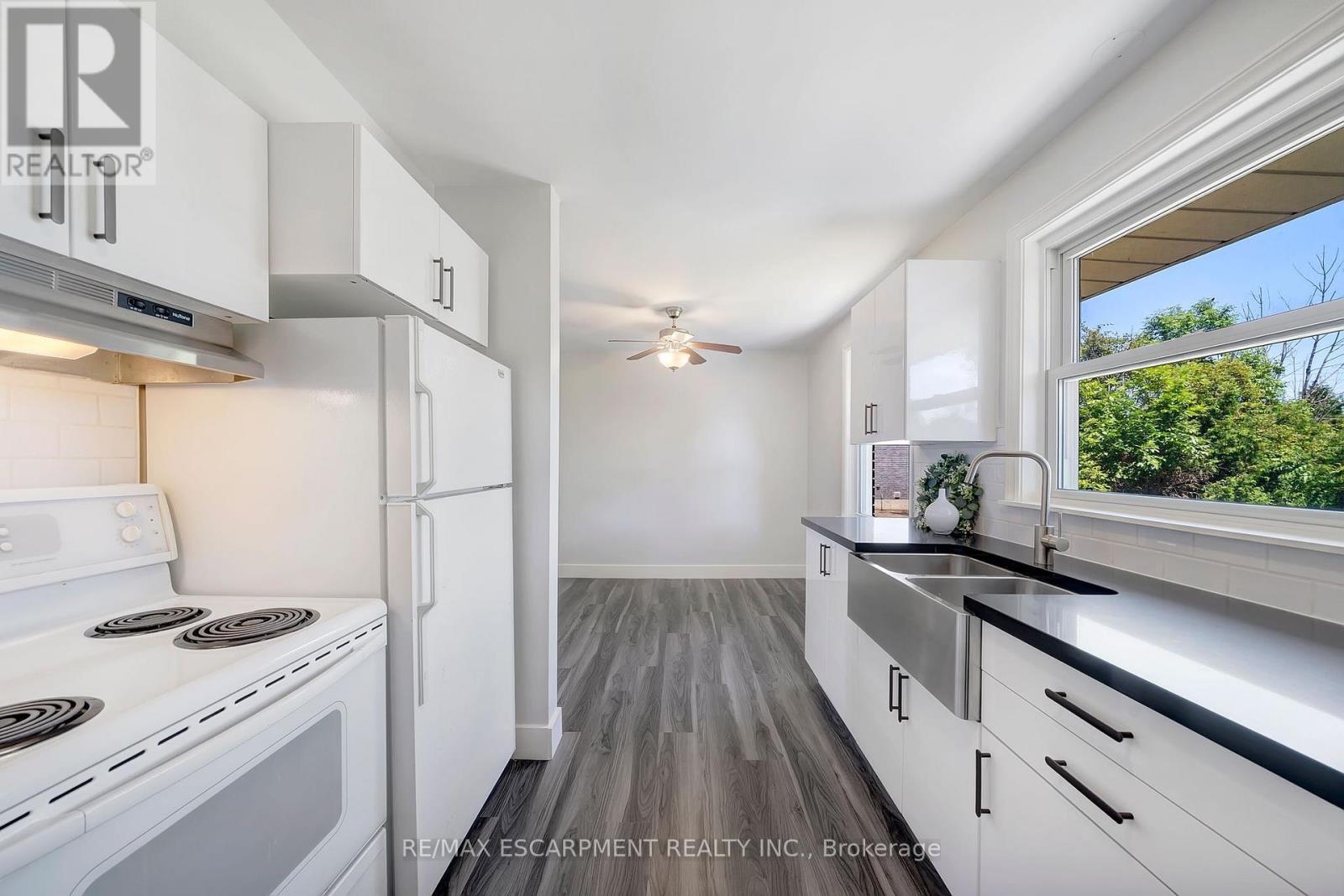 167 Miles Road, Hamilton, ON - Indoor Photo Showing Kitchen With Double Sink