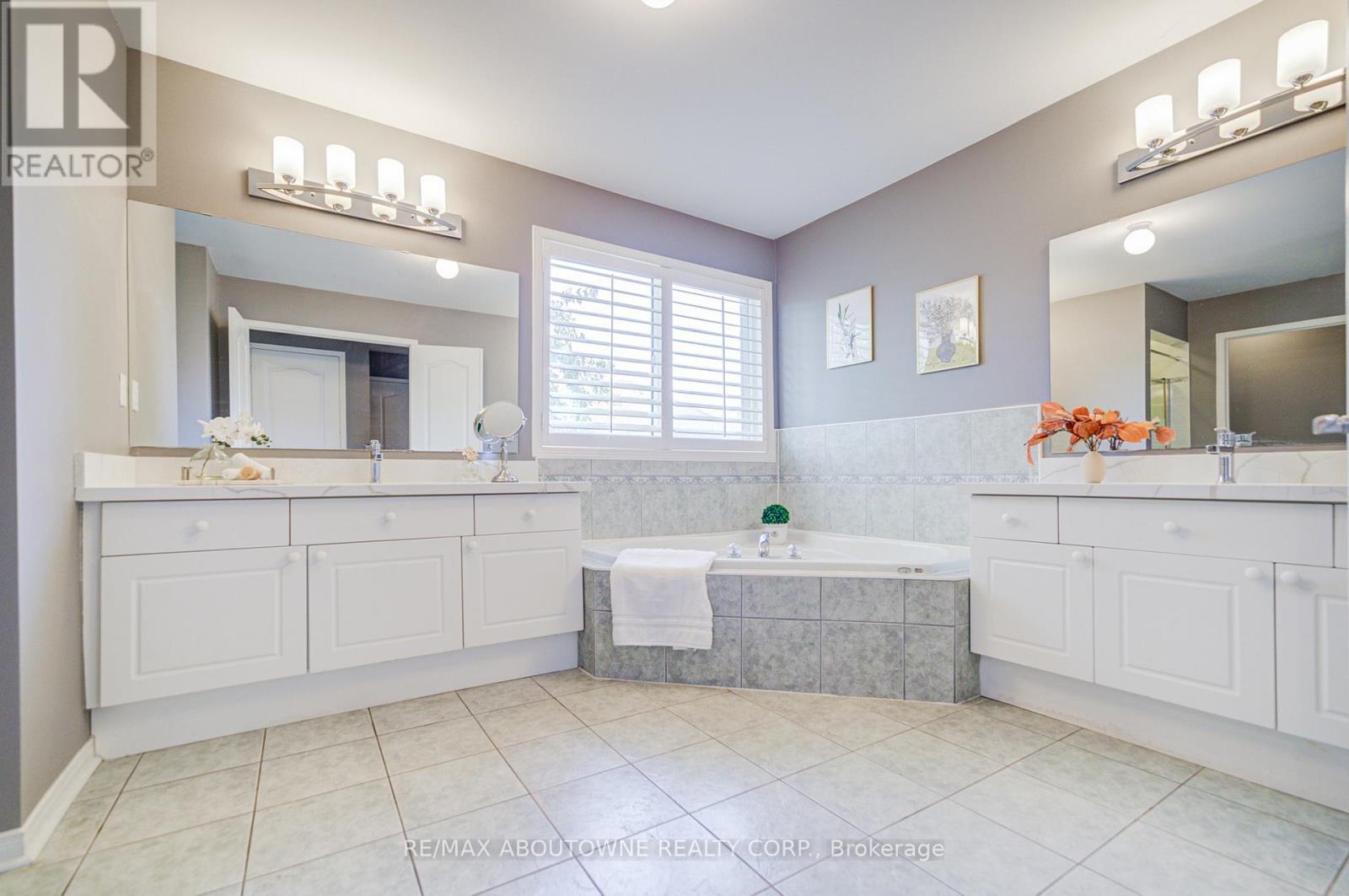 3041 Caulfield Crescent, Mississauga, ON - Indoor Photo Showing Bathroom