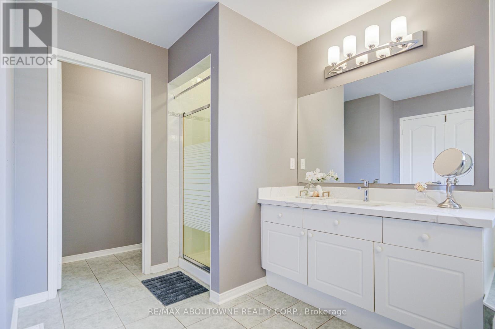 3041 Caulfield Crescent, Mississauga, ON - Indoor Photo Showing Bathroom