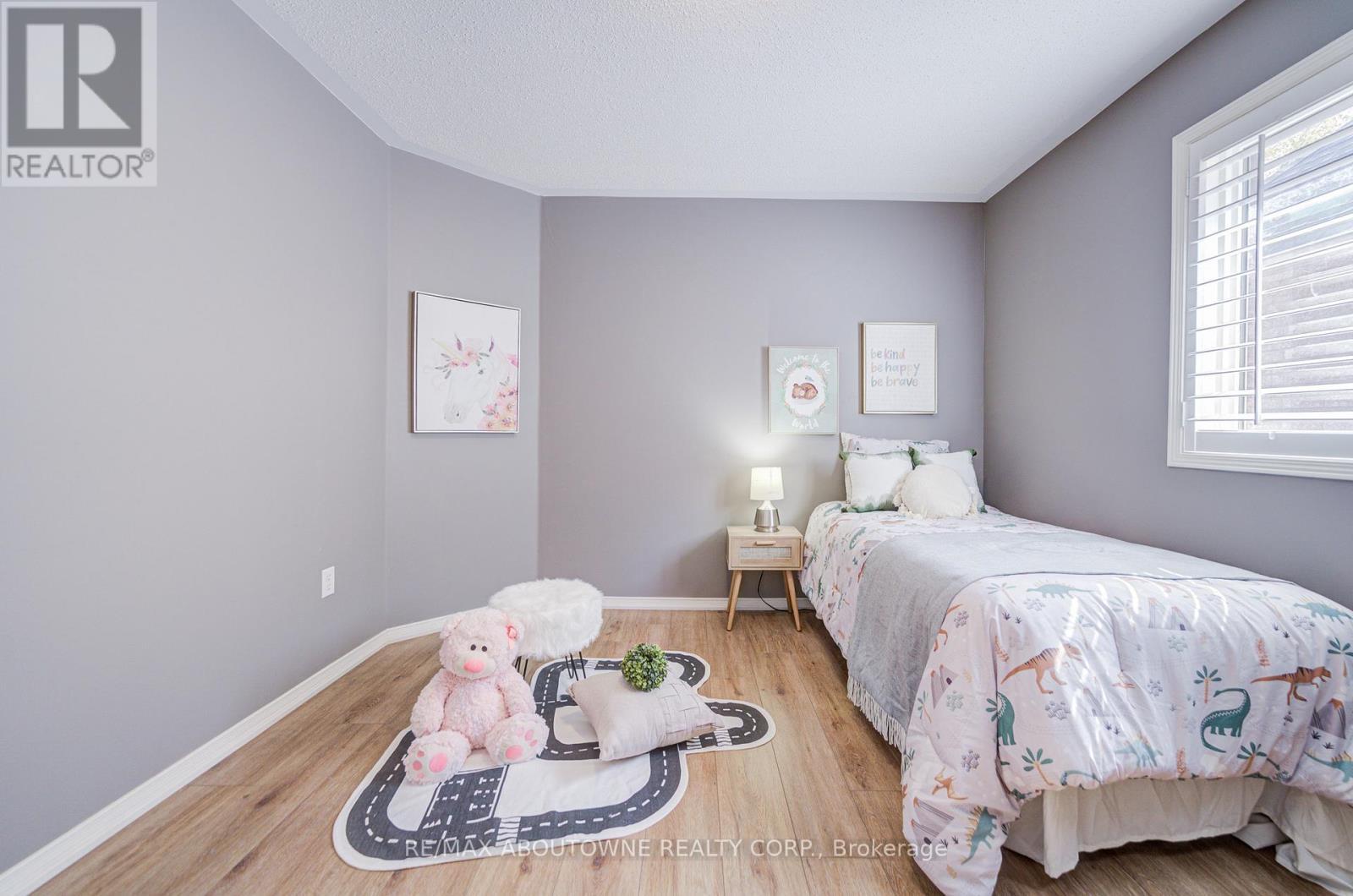3041 Caulfield Crescent, Mississauga, ON - Indoor Photo Showing Bedroom