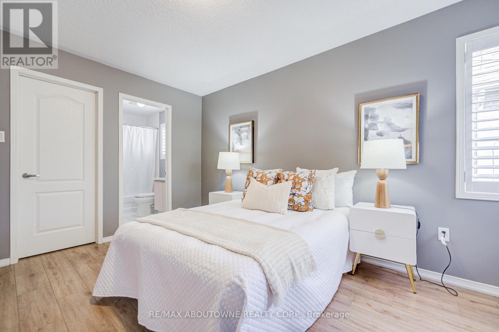 3041 Caulfield Crescent, Mississauga, ON - Indoor Photo Showing Bedroom