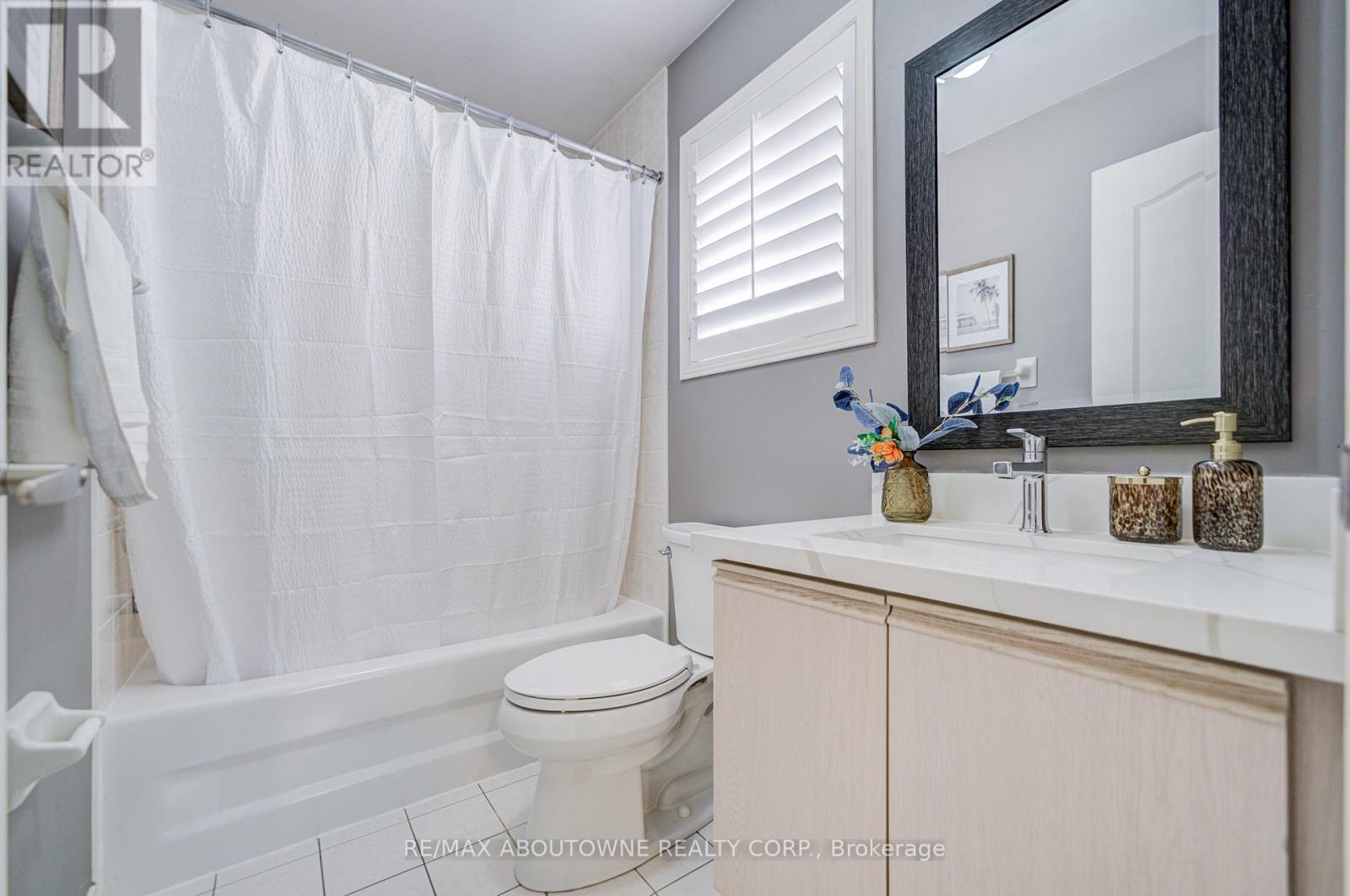 3041 Caulfield Crescent, Mississauga, ON - Indoor Photo Showing Bathroom