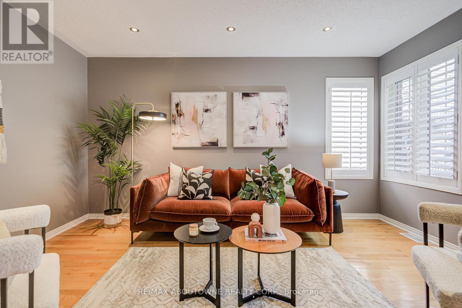 3041 Caulfield Crescent, Mississauga, ON - Indoor Photo Showing Living Room