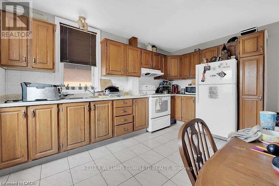 88 Grant Avenue, Hamilton, ON - Indoor Photo Showing Kitchen