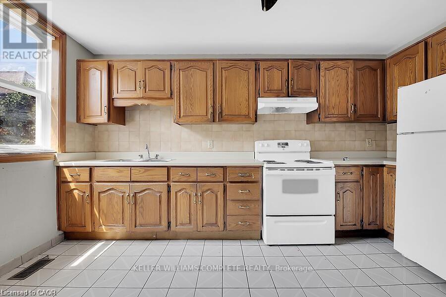 88 Grant Avenue, Hamilton, ON - Indoor Photo Showing Kitchen With Double Sink